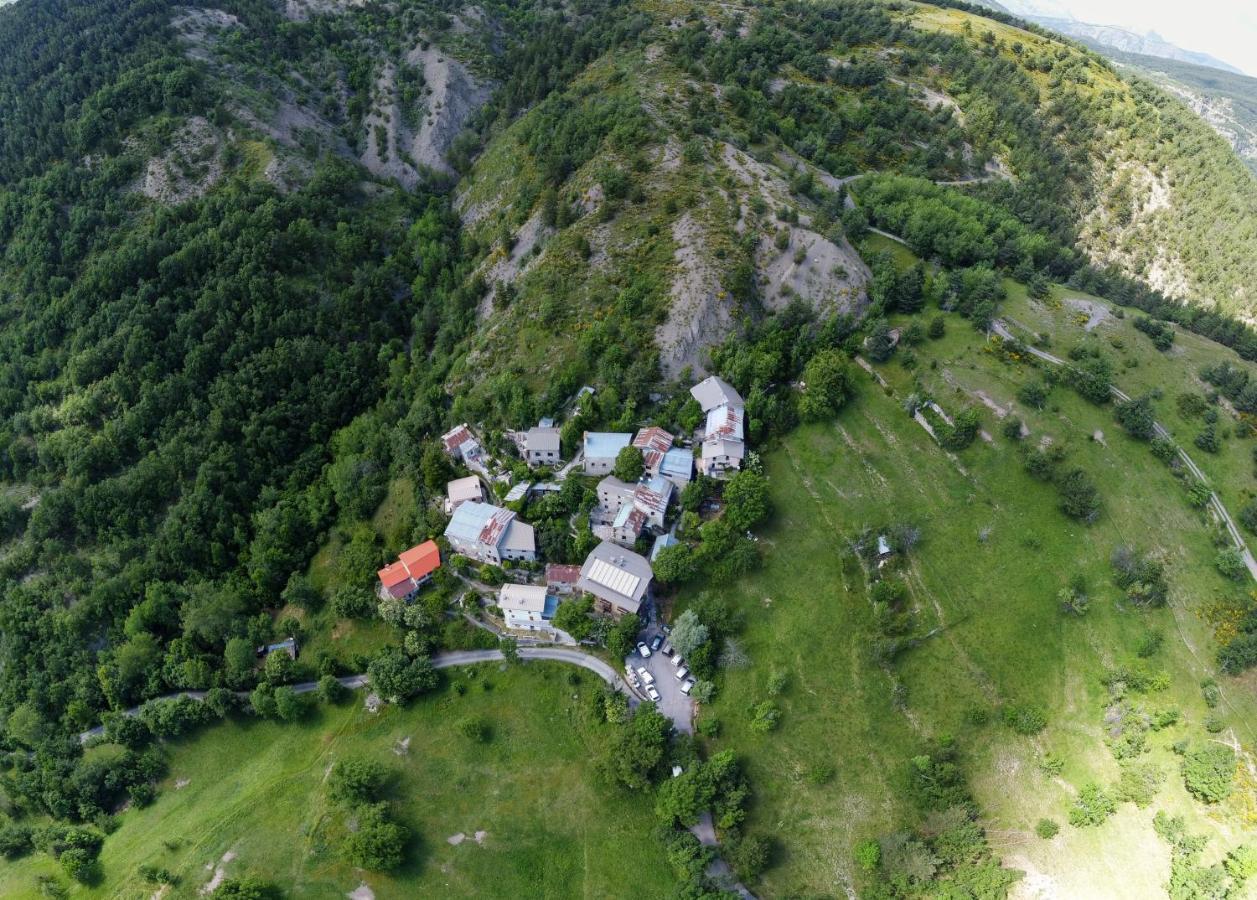 Eco-Hotel Et Yourtes Du Mercantour Гійом Екстер'єр фото